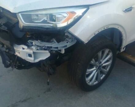 Белый Форд Эскейп, объемом двигателя 2 л и пробегом 67 тыс. км за 11200 $, фото 2 на Automoto.ua