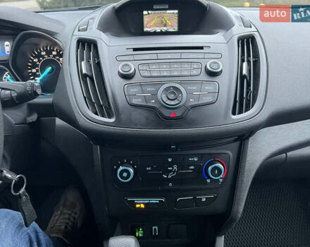 Белый Форд Эскейп, объемом двигателя 2.49 л и пробегом 115 тыс. км за 14000 $, фото 24 на Automoto.ua