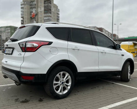 Белый Форд Эскейп, объемом двигателя 2 л и пробегом 137 тыс. км за 14500 $, фото 4 на Automoto.ua