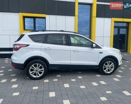 Білий Форд Ескейп, об'ємом двигуна 1.5 л та пробігом 104 тис. км за 12500 $, фото 3 на Automoto.ua