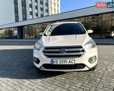 Білий Форд Ескейп, об'ємом двигуна 1.5 л та пробігом 130 тис. км за 13600 $, фото 1 на Automoto.ua