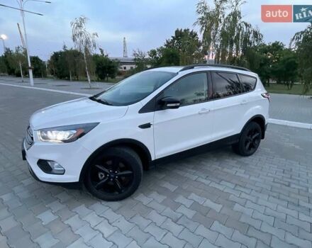 Белый Форд Эскейп, объемом двигателя 2 л и пробегом 51 тыс. км за 13500 $, фото 3 на Automoto.ua
