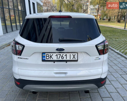 Белый Форд Эскейп, объемом двигателя 1.5 л и пробегом 270 тыс. км за 11000 $, фото 4 на Automoto.ua