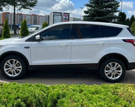 Белый Форд Эскейп, объемом двигателя 2 л и пробегом 191 тыс. км за 11650 $, фото 3 на Automoto.ua