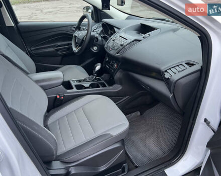 Белый Форд Эскейп, объемом двигателя 2.49 л и пробегом 115 тыс. км за 14000 $, фото 18 на Automoto.ua