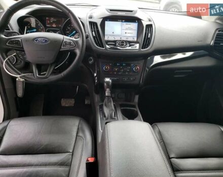 Белый Форд Эскейп, объемом двигателя 2 л и пробегом 160 тыс. км за 1900 $, фото 7 на Automoto.ua