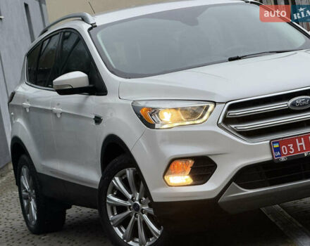 Белый Форд Эскейп, объемом двигателя 1.5 л и пробегом 169 тыс. км за 12950 $, фото 3 на Automoto.ua