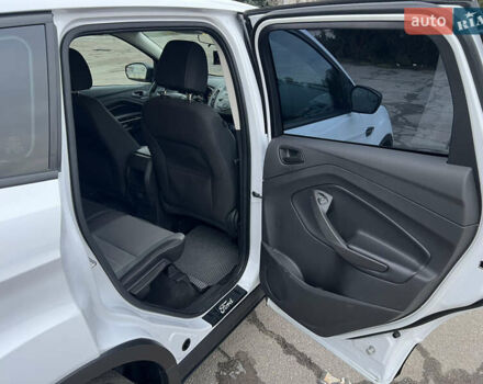 Белый Форд Эскейп, объемом двигателя 2.49 л и пробегом 115 тыс. км за 14000 $, фото 16 на Automoto.ua