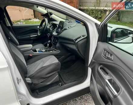 Белый Форд Эскейп, объемом двигателя 1.5 л и пробегом 158 тыс. км за 13800 $, фото 3 на Automoto.ua