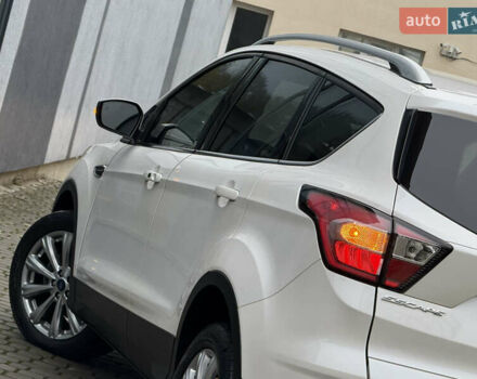 Белый Форд Эскейп, объемом двигателя 1.5 л и пробегом 169 тыс. км за 12900 $, фото 27 на Automoto.ua