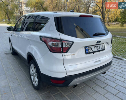 Белый Форд Эскейп, объемом двигателя 1.5 л и пробегом 270 тыс. км за 11000 $, фото 5 на Automoto.ua