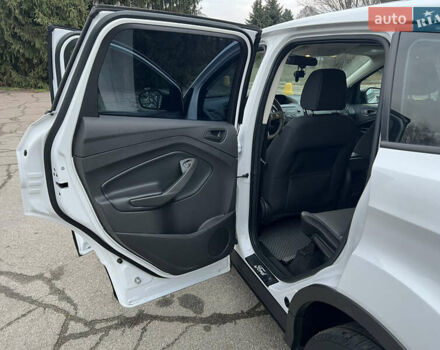 Белый Форд Эскейп, объемом двигателя 2.49 л и пробегом 115 тыс. км за 14000 $, фото 12 на Automoto.ua