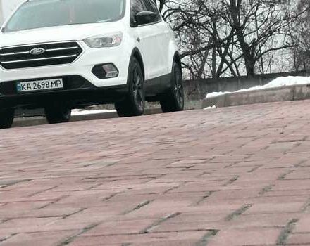 Белый Форд Эскейп, объемом двигателя 1.5 л и пробегом 157 тыс. км за 16300 $, фото 1 на Automoto.ua