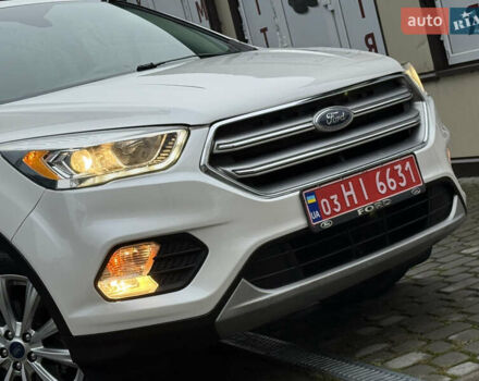 Белый Форд Эскейп, объемом двигателя 1.5 л и пробегом 169 тыс. км за 12950 $, фото 6 на Automoto.ua