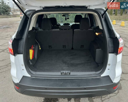 Белый Форд Эскейп, объемом двигателя 2.49 л и пробегом 115 тыс. км за 14000 $, фото 14 на Automoto.ua