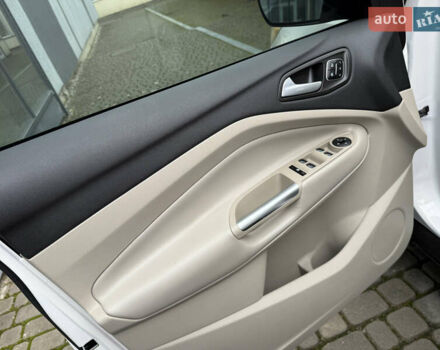 Белый Форд Эскейп, объемом двигателя 1.5 л и пробегом 169 тыс. км за 12950 $, фото 48 на Automoto.ua