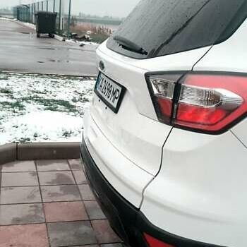 Белый Форд Эскейп, объемом двигателя 1.5 л и пробегом 157 тыс. км за 16300 $, фото 5 на Automoto.ua