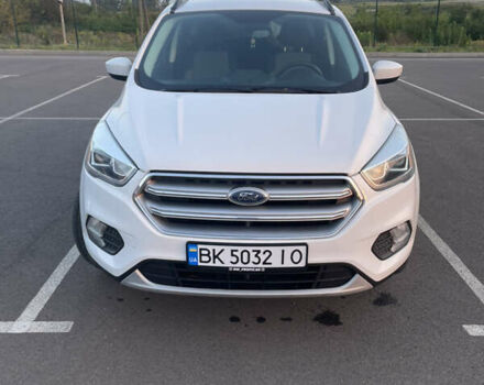 Білий Форд Ескейп, об'ємом двигуна 1.5 л та пробігом 145 тис. км за 12500 $, фото 1 на Automoto.ua