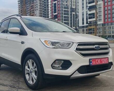 Белый Форд Эскейп, объемом двигателя 1.5 л и пробегом 90 тыс. км за 13500 $, фото 1 на Automoto.ua