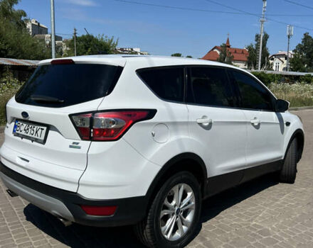 Белый Форд Эскейп, объемом двигателя 1.5 л и пробегом 64 тыс. км за 15000 $, фото 2 на Automoto.ua