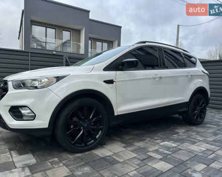 Білий Форд Ескейп, об'ємом двигуна 1.5 л та пробігом 126 тис. км за 16000 $, фото 16 на Automoto.ua