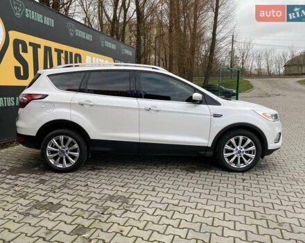 Белый Форд Эскейп, объемом двигателя 2 л и пробегом 82 тыс. км за 15300 $, фото 5 на Automoto.ua