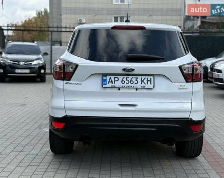 Белый Форд Эскейп, объемом двигателя 1.5 л и пробегом 180 тыс. км за 10700 $, фото 4 на Automoto.ua