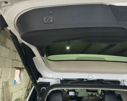 Белый Форд Эскейп, объемом двигателя 2 л и пробегом 130 тыс. км за 16825 $, фото 1 на Automoto.ua