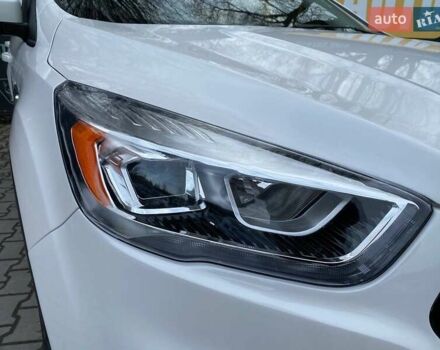 Белый Форд Эскейп, объемом двигателя 2 л и пробегом 82 тыс. км за 15300 $, фото 2 на Automoto.ua