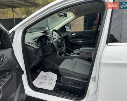 Белый Форд Эскейп, объемом двигателя 1.5 л и пробегом 121 тыс. км за 10999 $, фото 13 на Automoto.ua