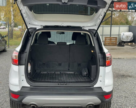 Белый Форд Эскейп, объемом двигателя 1.5 л и пробегом 121 тыс. км за 10999 $, фото 6 на Automoto.ua