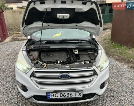 Белый Форд Эскейп, объемом двигателя 1.5 л и пробегом 158 тыс. км за 13800 $, фото 4 на Automoto.ua