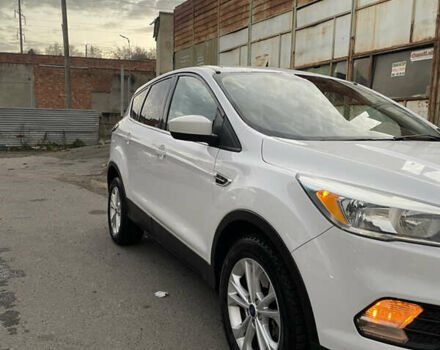 Белый Форд Эскейп, объемом двигателя 1.5 л и пробегом 192 тыс. км за 11500 $, фото 2 на Automoto.ua