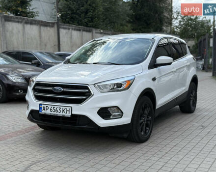 Белый Форд Эскейп, объемом двигателя 1.5 л и пробегом 180 тыс. км за 10700 $, фото 2 на Automoto.ua