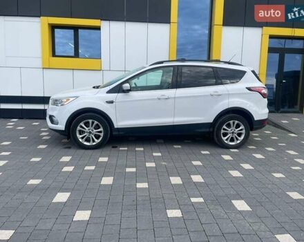 Білий Форд Ескейп, об'ємом двигуна 1.5 л та пробігом 104 тис. км за 12500 $, фото 4 на Automoto.ua