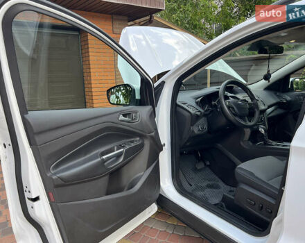 Белый Форд Эскейп, объемом двигателя 2 л и пробегом 175 тыс. км за 15600 $, фото 26 на Automoto.ua