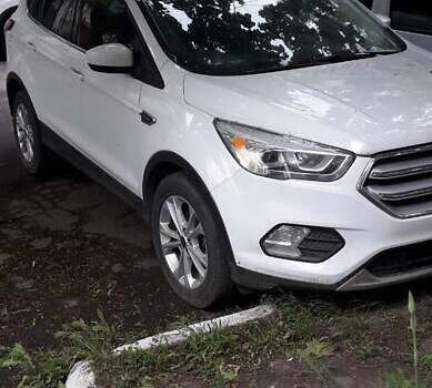 Белый Форд Эскейп, объемом двигателя 1.5 л и пробегом 112 тыс. км за 13000 $, фото 3 на Automoto.ua