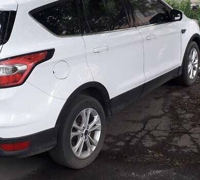 Белый Форд Эскейп, объемом двигателя 1.5 л и пробегом 112 тыс. км за 13000 $, фото 5 на Automoto.ua