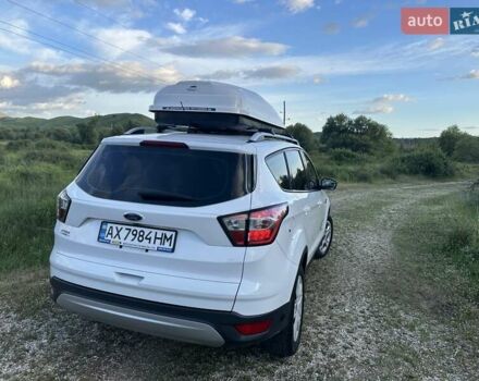 Белый Форд Эскейп, объемом двигателя 2.5 л и пробегом 160 тыс. км за 12500 $, фото 3 на Automoto.ua