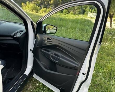 Белый Форд Эскейп, объемом двигателя 2.5 л и пробегом 160 тыс. км за 12500 $, фото 17 на Automoto.ua