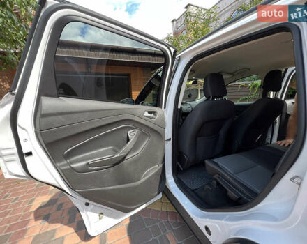 Белый Форд Эскейп, объемом двигателя 2 л и пробегом 175 тыс. км за 15600 $, фото 14 на Automoto.ua