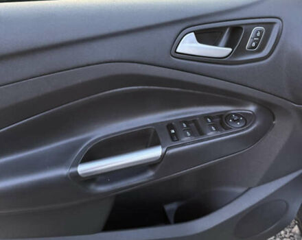 Белый Форд Эскейп, объемом двигателя 0 л и пробегом 140 тыс. км за 11800 $, фото 9 на Automoto.ua