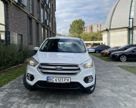 Форд Эскейп 2018 в Львове на Automoto.ua Белый Форд Эскейп, объемом двигателя 2.49 л и пробегом 63 тыс. км за 14500 $, фото 1 на Automoto.ua