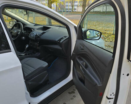 Белый Форд Эскейп, объемом двигателя 2.49 л и пробегом 65 тыс. км за 11000 $, фото 4 на Automoto.ua