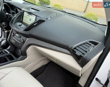 Белый Форд Эскейп, объемом двигателя 1.5 л и пробегом 130 тыс. км за 13400 $, фото 58 на Automoto.ua