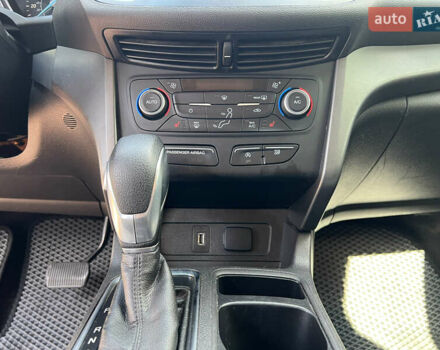 Белый Форд Эскейп, объемом двигателя 2 л и пробегом 175 тыс. км за 15600 $, фото 19 на Automoto.ua