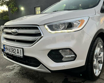 Белый Форд Эскейп, объемом двигателя 2 л и пробегом 93 тыс. км за 22000 $, фото 3 на Automoto.ua