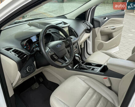 Белый Форд Эскейп, объемом двигателя 1.5 л и пробегом 130 тыс. км за 13400 $, фото 39 на Automoto.ua