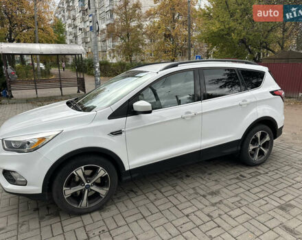 Белый Форд Эскейп, объемом двигателя 1.5 л и пробегом 95 тыс. км за 11500 $, фото 2 на Automoto.ua