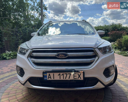 Белый Форд Эскейп, объемом двигателя 2 л и пробегом 175 тыс. км за 15600 $, фото 4 на Automoto.ua